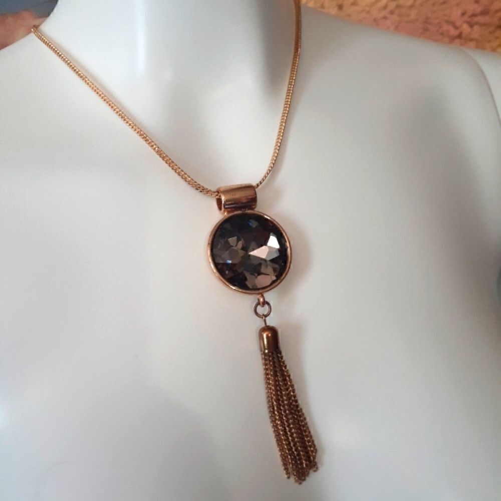 Zara Pendant Necklace